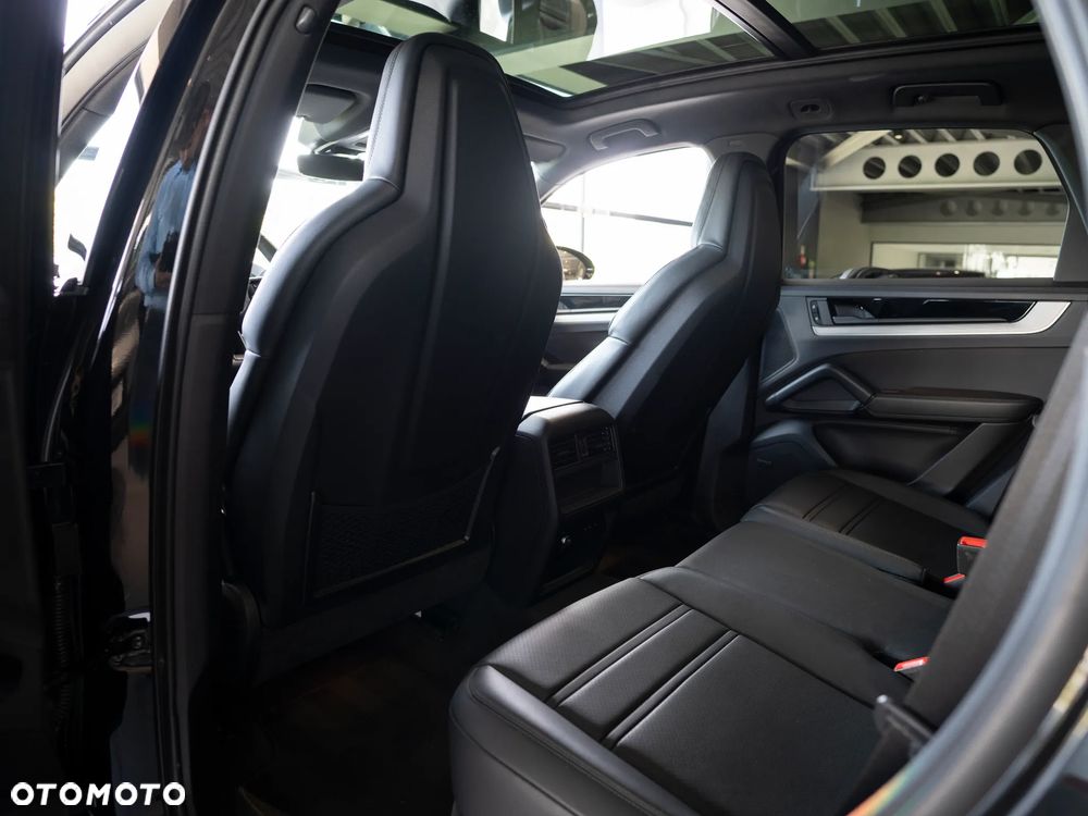 Porsche Cayenne Standard - 24