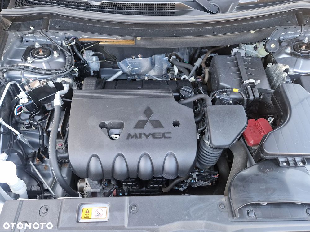 Mitsubishi Outlander 2.0 2WD Diamant - 38