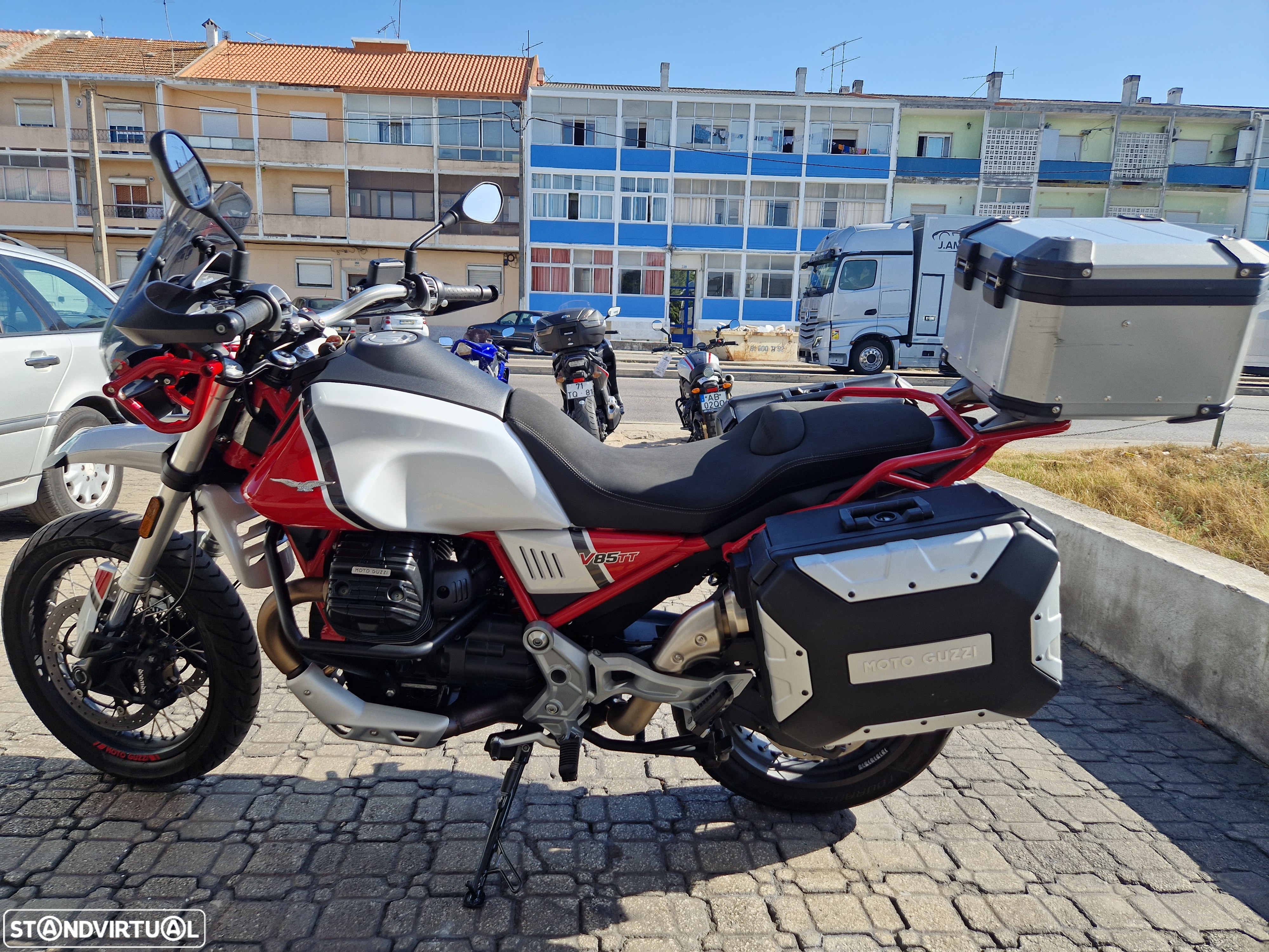 Moto Guzzi V85 V85TT - 2