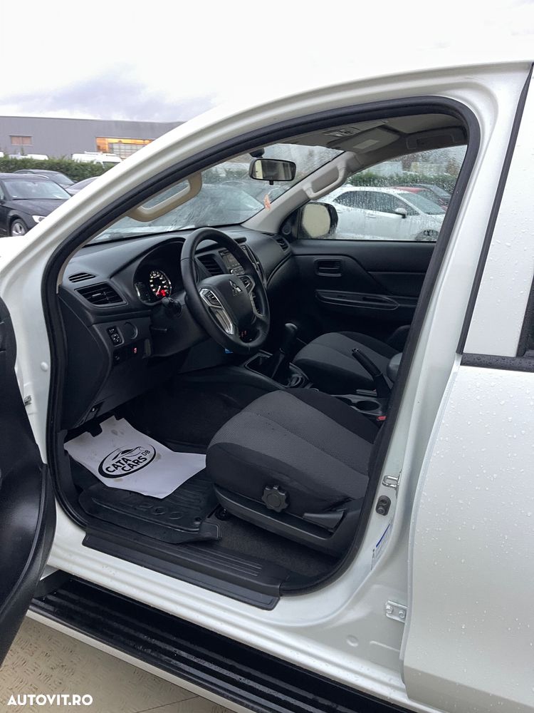 Mitsubishi L200 Double Cab 2.2 DI-D M/T Intense - 29