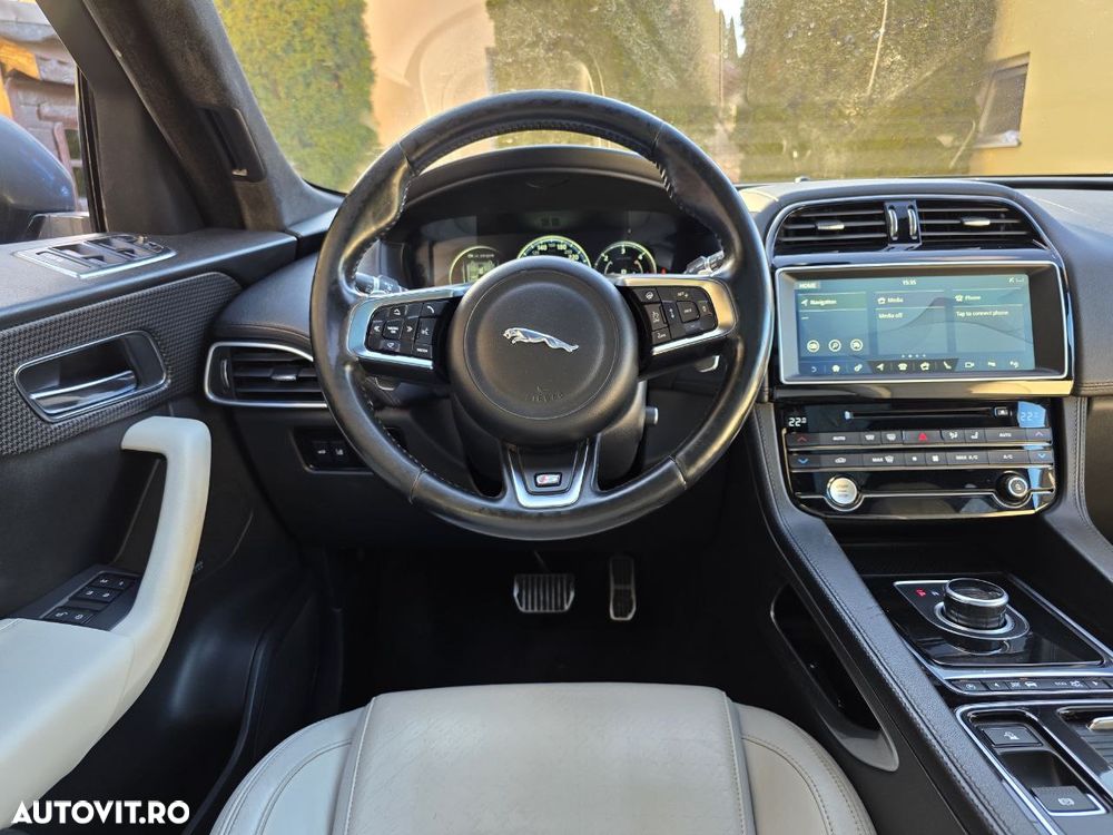 Jaguar F-Pace 30d AWD First Edition - 11