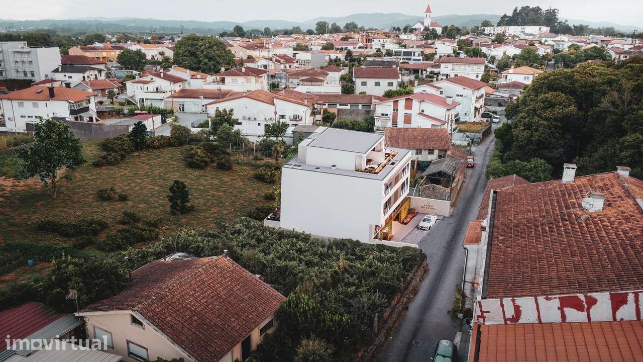 Apartamento T2, NOVO, c/ logradouro e garagem - Grande imagem: 3/25