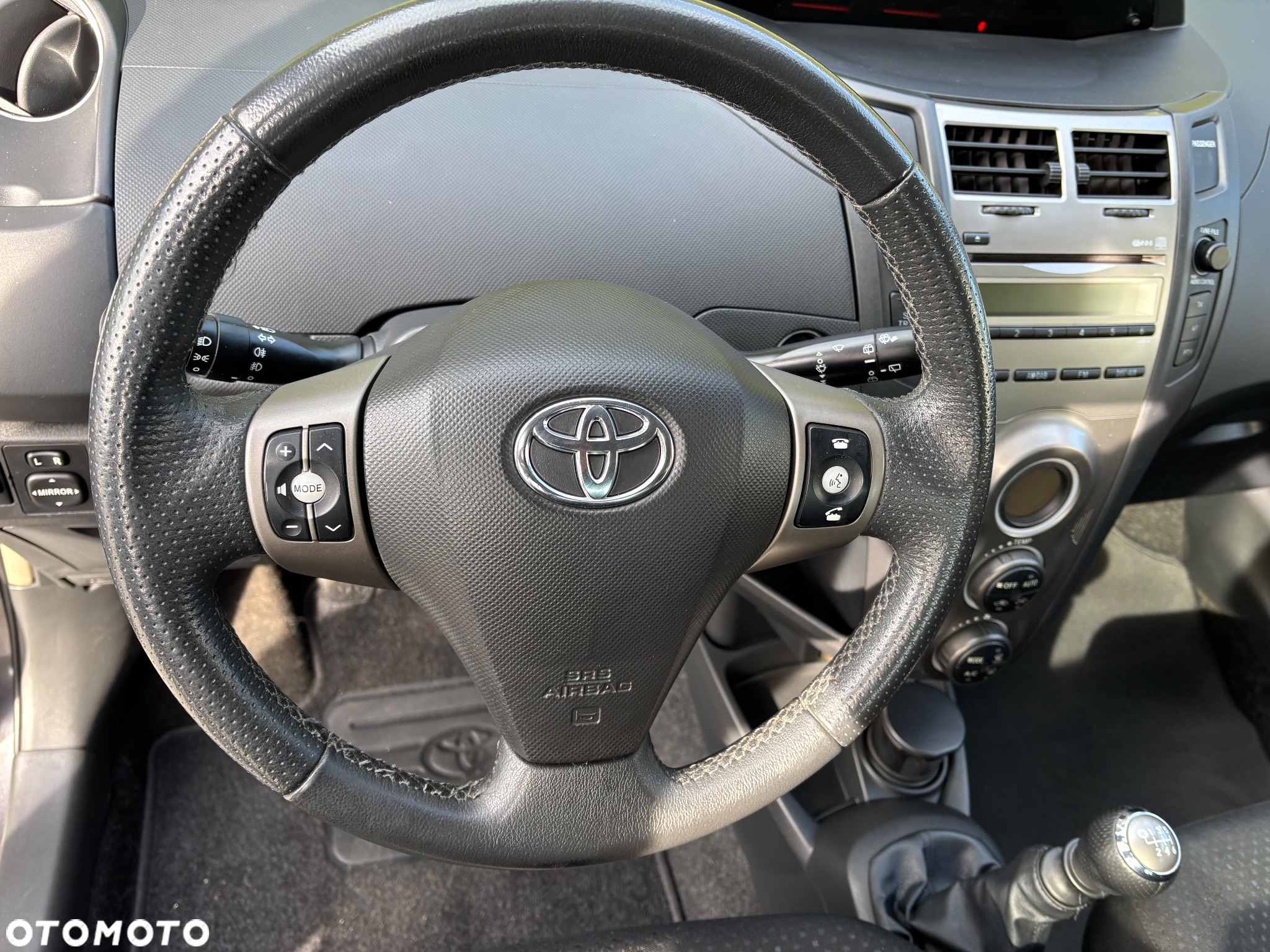 Toyota Yaris 1.33 VVT-i Executive - 25