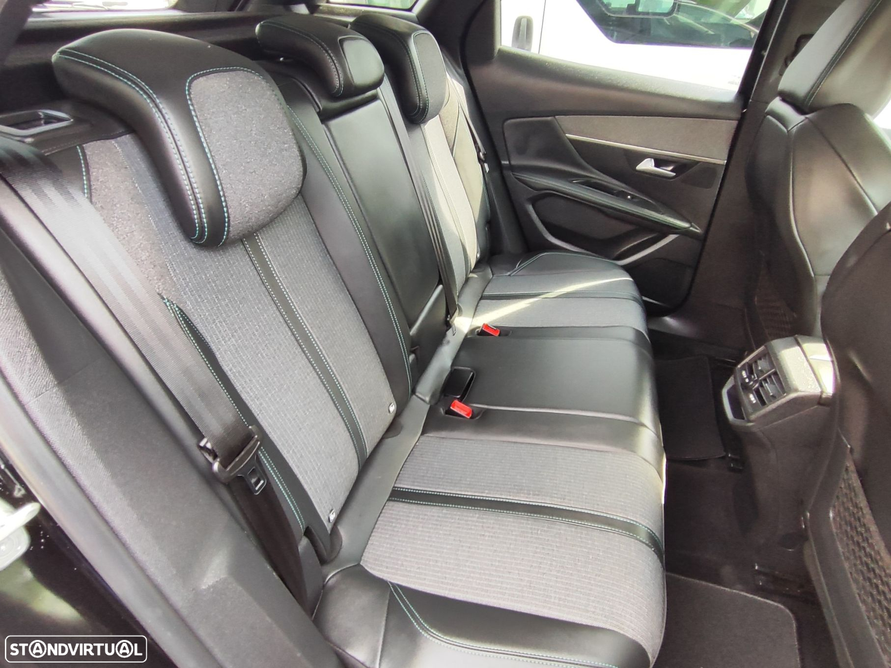 Peugeot 3008 1.5 BlueHDi Allure Pack EAT8 - 11