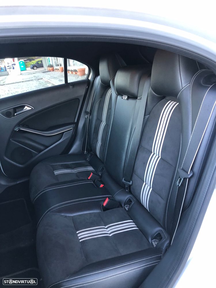 Mercedes-Benz A 180 d AMG Line - 23