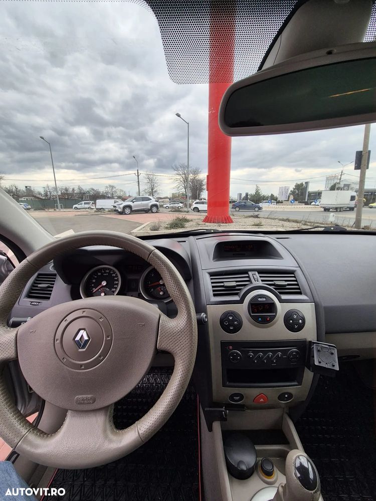 Renault Megane 1.6 Privilege - 12
