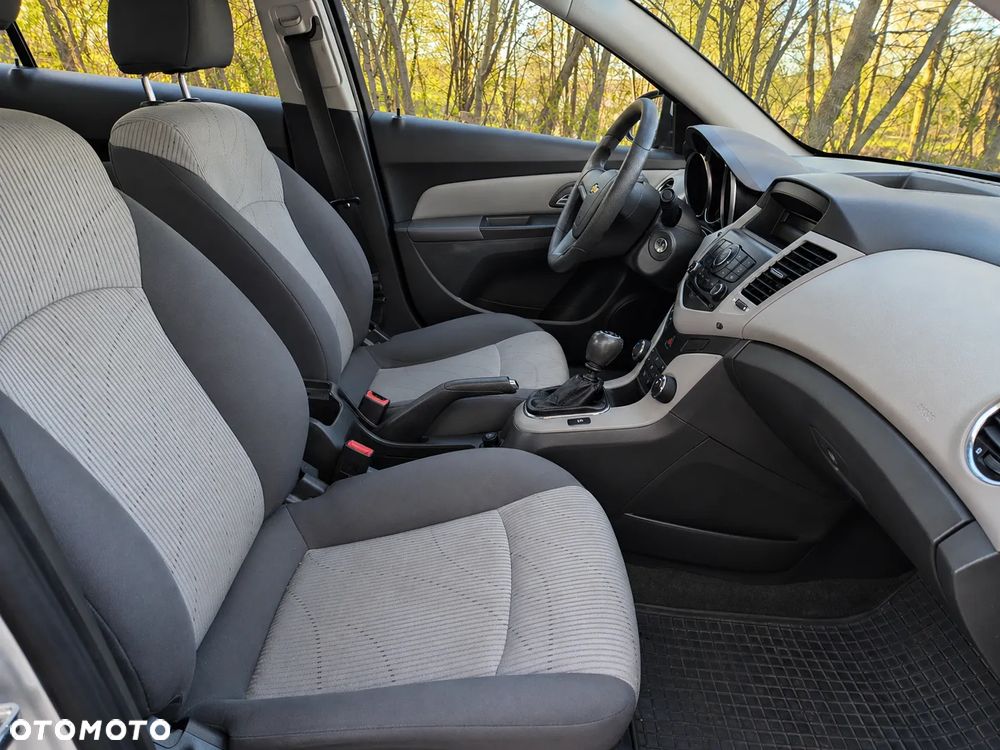 Chevrolet Cruze 1.6 LS - 8