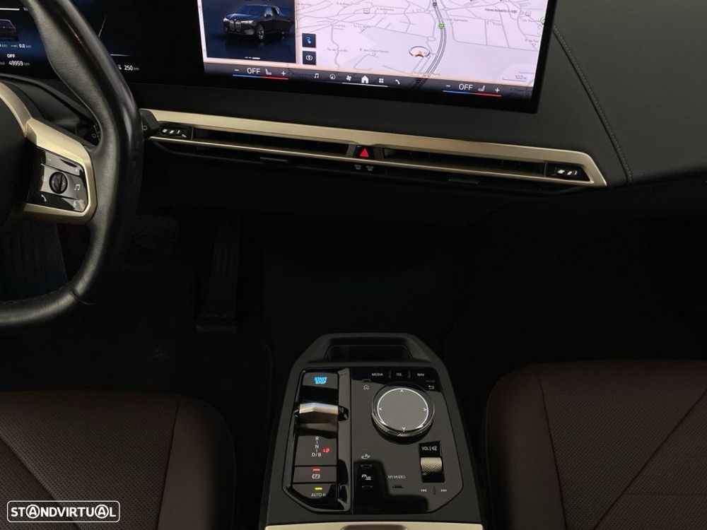 BMW iX xDrive 40 - 16