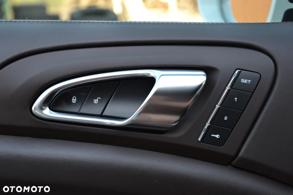 Porsche Cayenne Diesel Platinum Edition - 18
