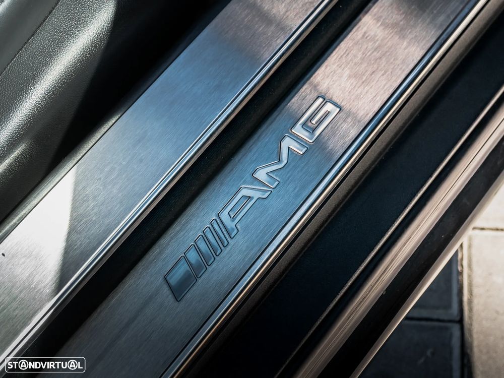Mercedes-Benz SL 63 AMG Standard - 32