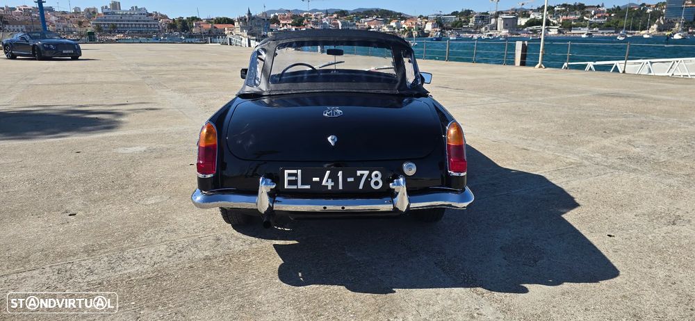 MG MGB - 14