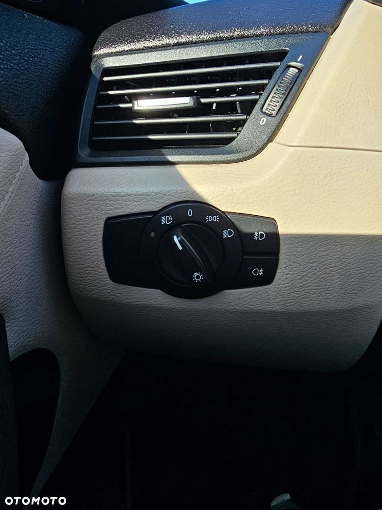 BMW X1 xDrive20i - 16