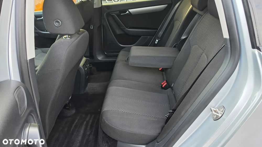 Volkswagen Passat 2.0 Blue TDI SCR Comfortline - 15