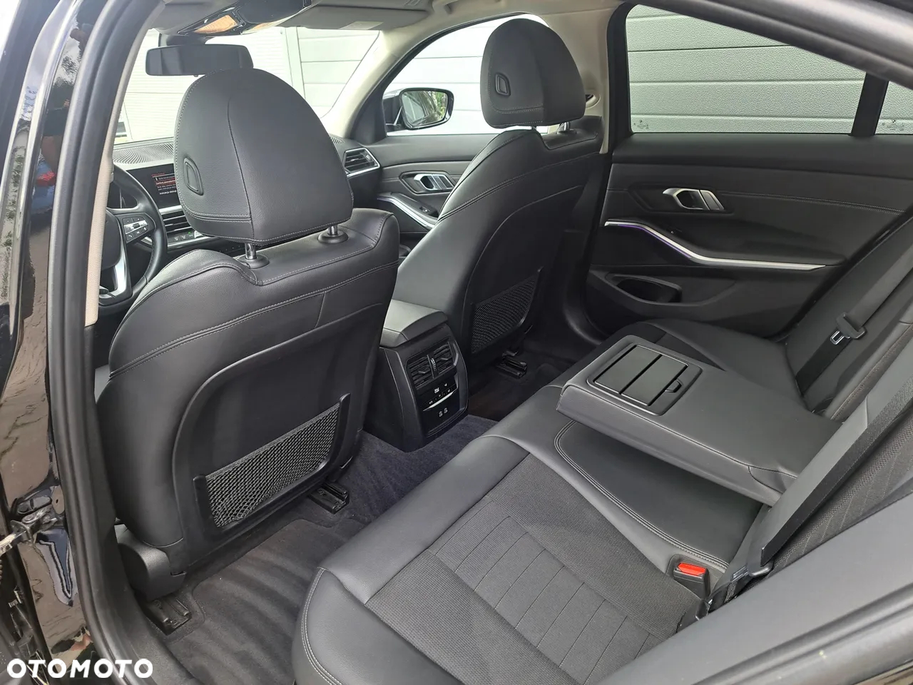 BMW Seria 3 318i Sport - 9