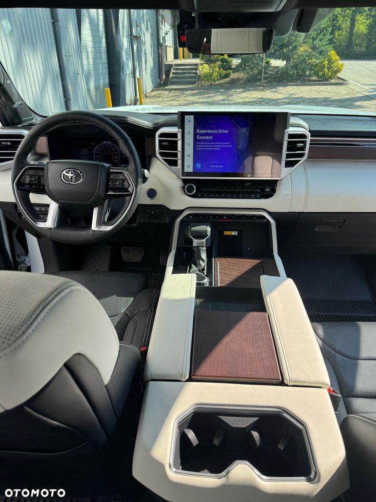 Toyota Sequoia - 14