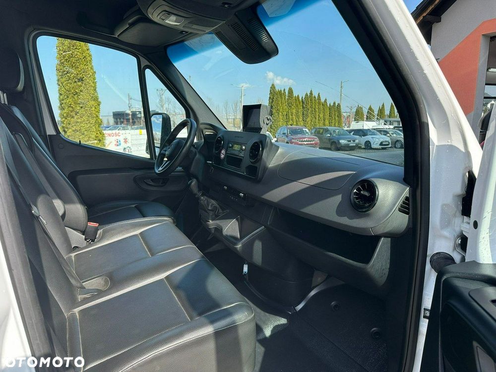 Mercedes-Benz Sprinter - 11