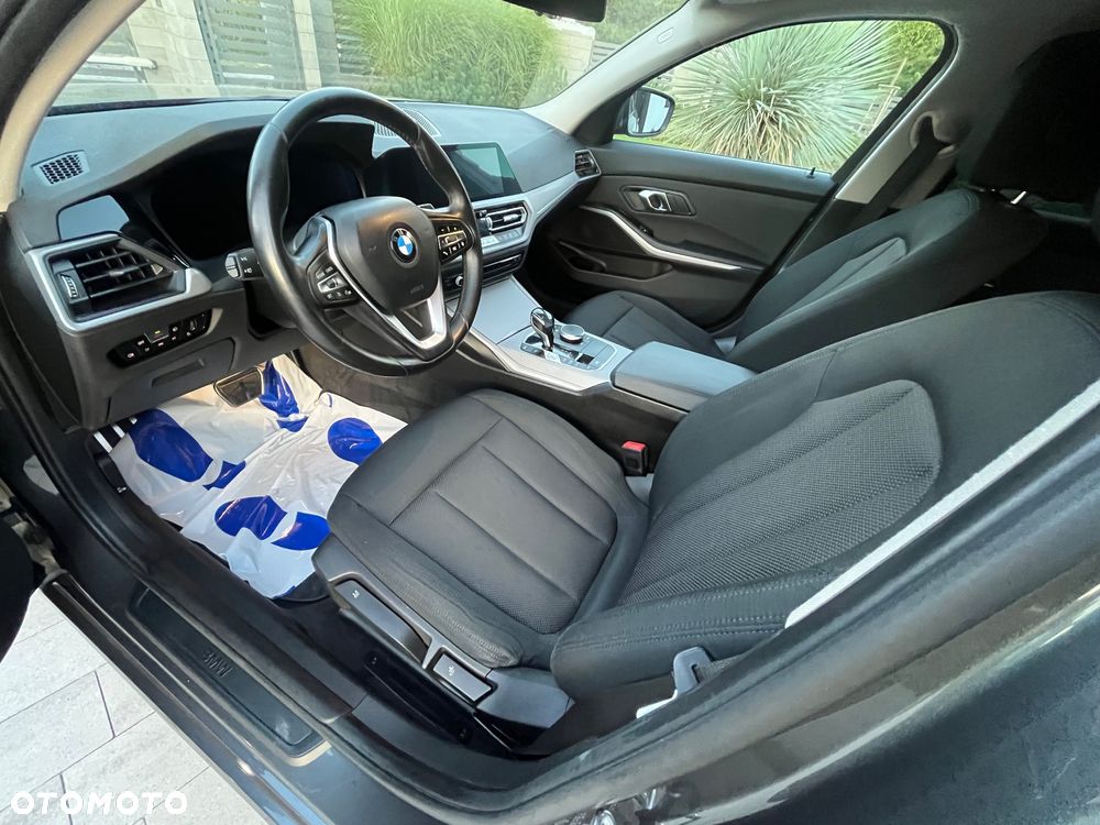 BMW Seria 3 318d Luxury Line - 4