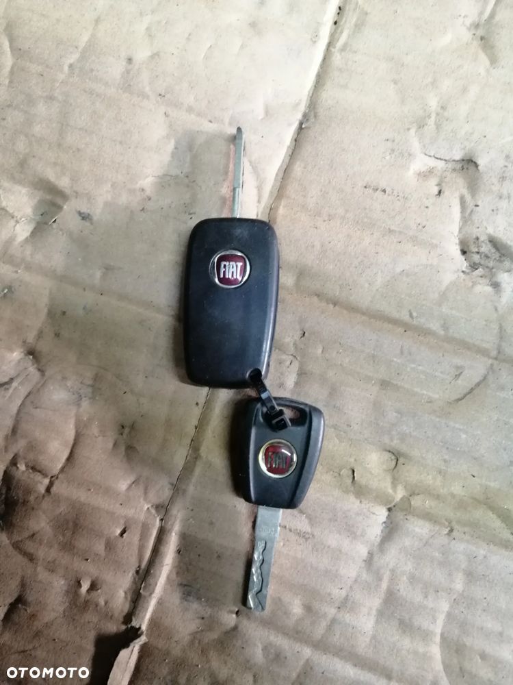 Fiat Bravo II 1.4 T.Jet zestaw startowy komputer Bosch 0261201687 stacyjka 2 klucze immo skrzynki bezpieczników i inne - 14