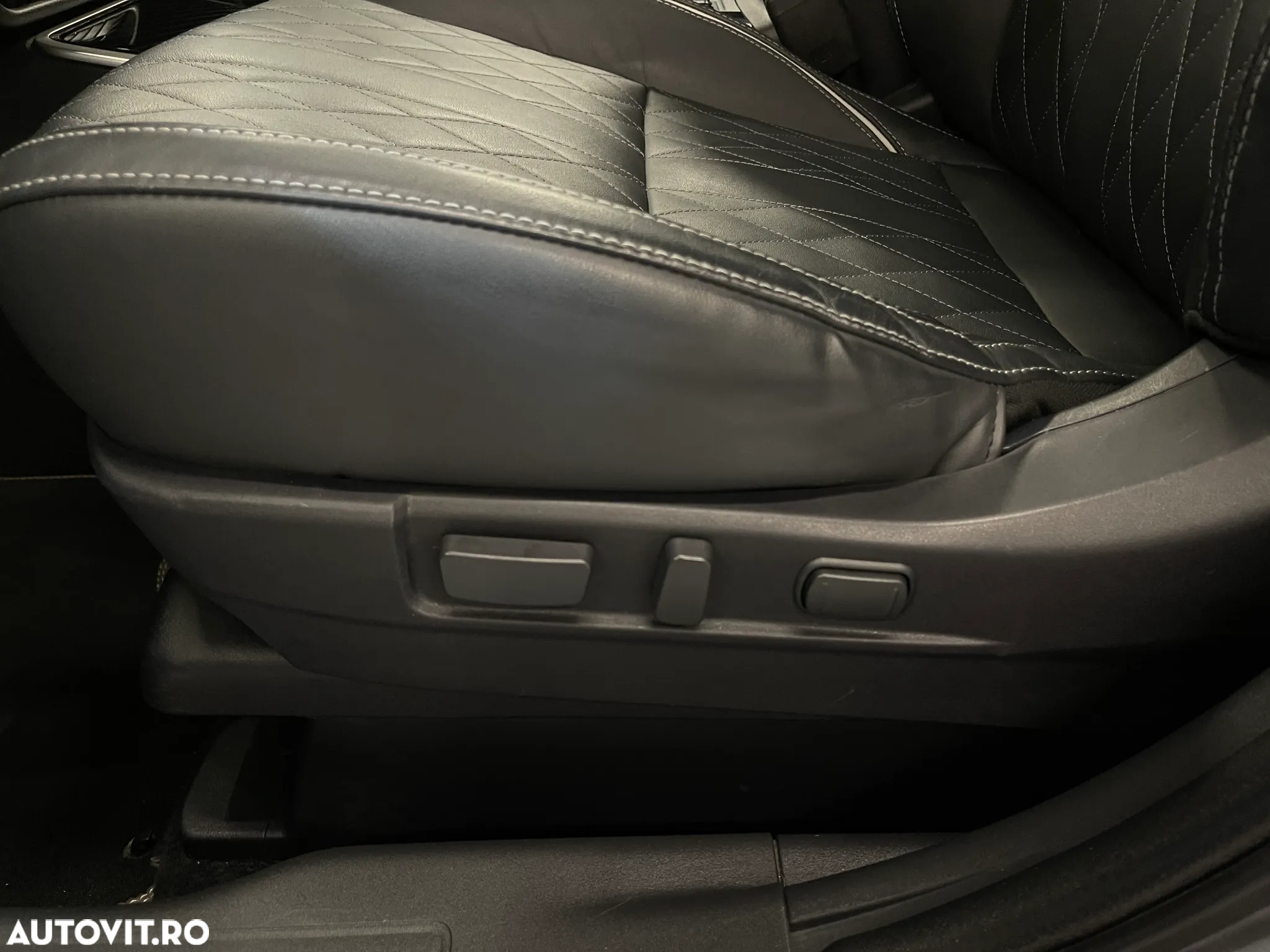 Mitsubishi Outlander 2.4 4WD Plug-In Hybrid Top - 18