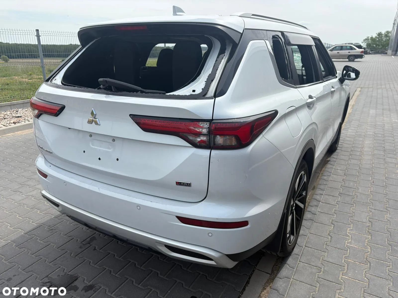 Mitsubishi Outlander - 8