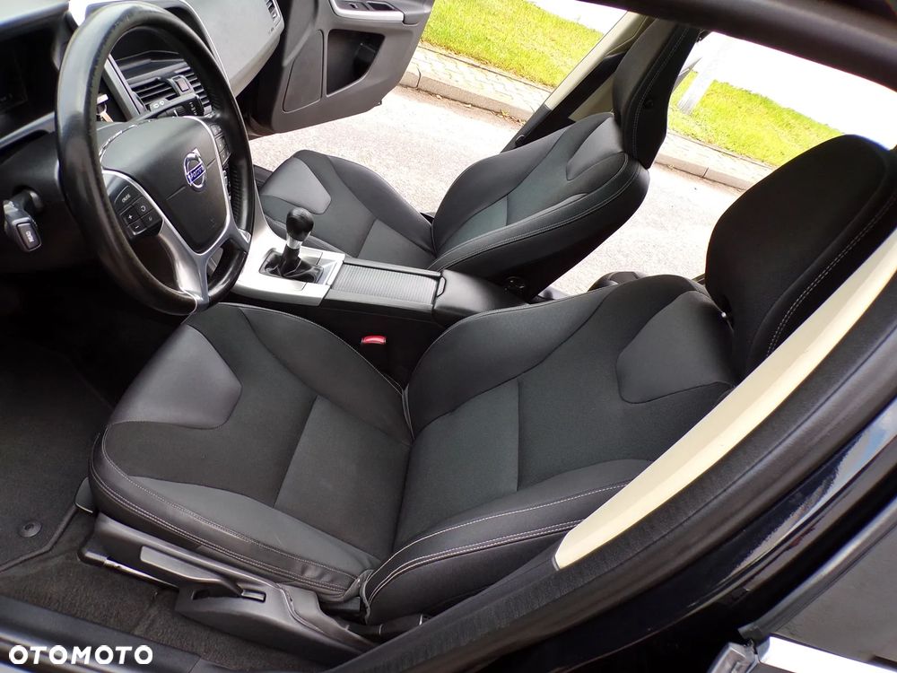 Volvo XC 60 D5 AWD Momentum - 23