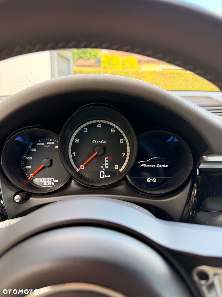 Porsche Macan Turbo - 18