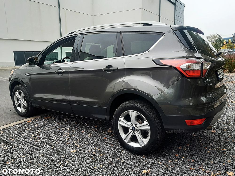 Ford Kuga 1.5 EcoBoost 2x4 Titanium - 6