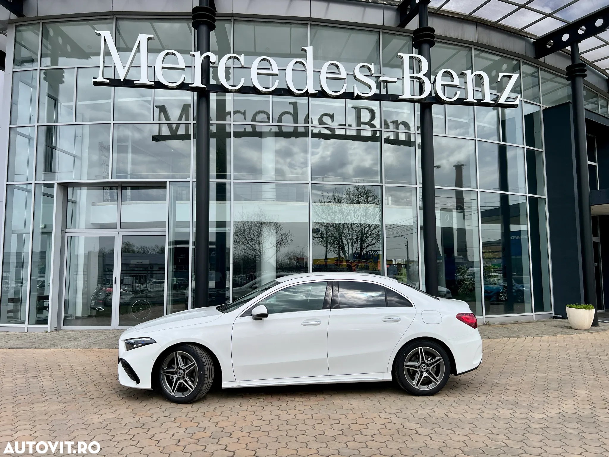 Mercedes-Benz A 200 MHEV 7G-DCT Sedan - 2