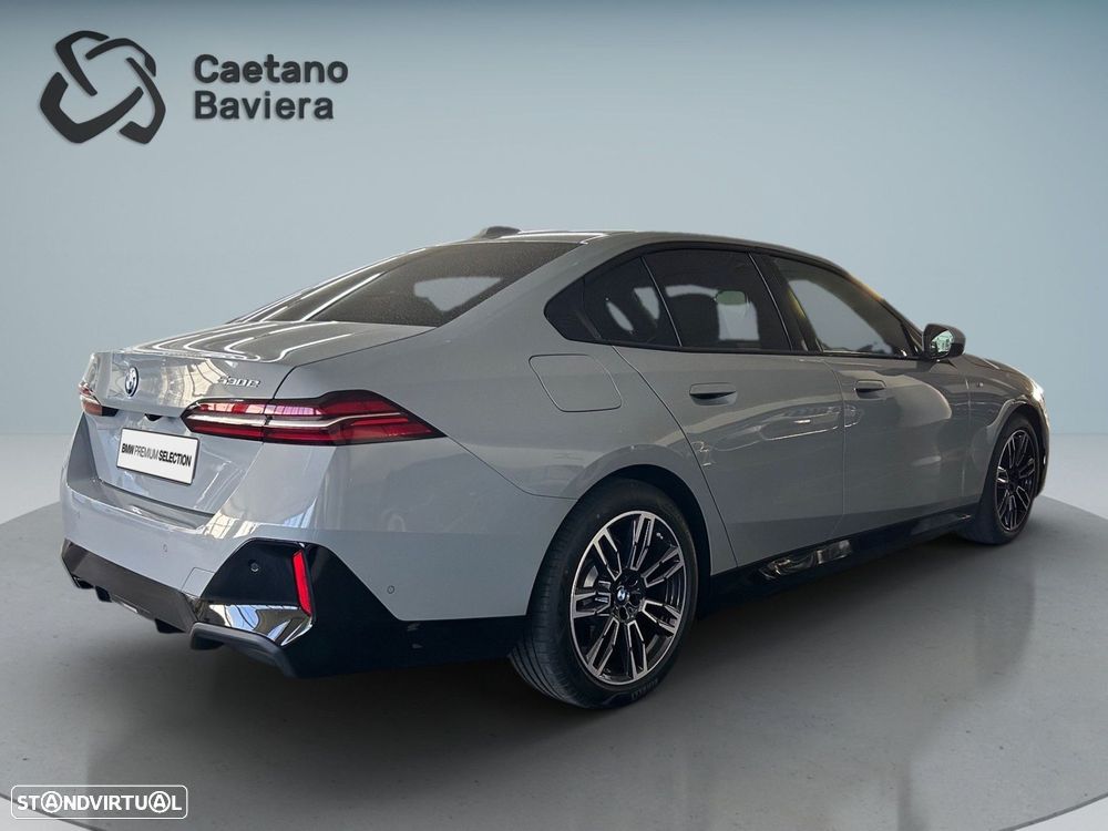 BMW 530 e Pack Desportivo M - 8