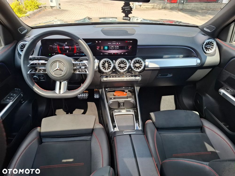 Mercedes-Benz GLB 250 4-Matic AMG Line 8G-DCT - 23