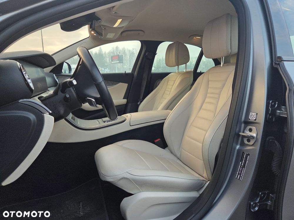 Mercedes-Benz Klasa E 300 d 4-Matic Exclusive - 16