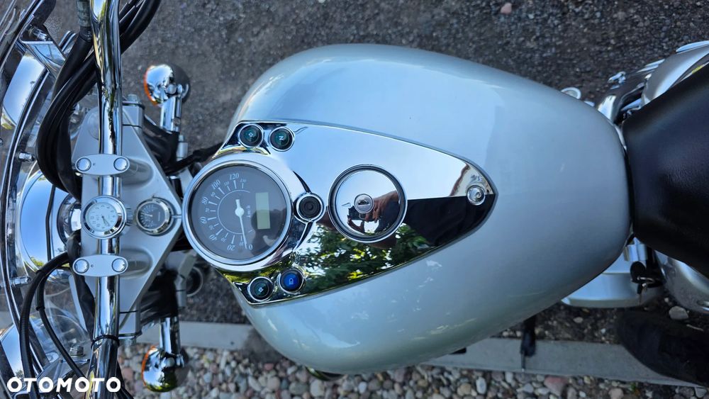 Suzuki Intruder - 22