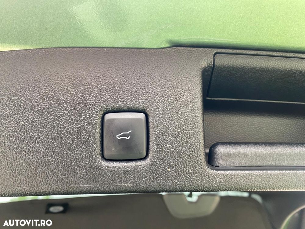Ford Kuga - 37