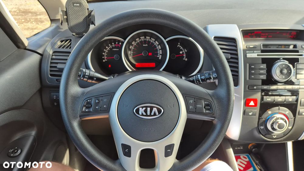 Kia Venga - 11
