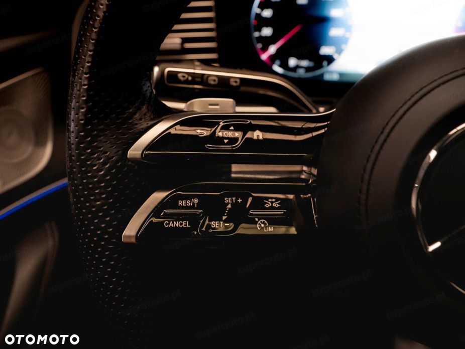 Mercedes-Benz GLS - 12