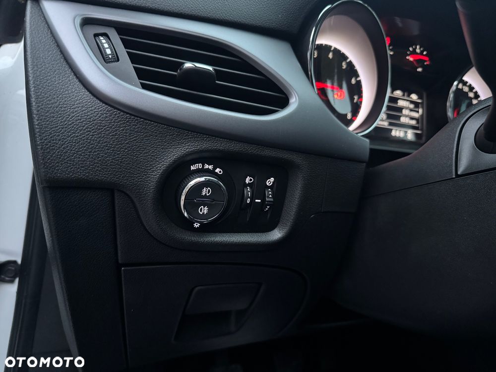 Opel Astra 1.4 Turbo Business - 14