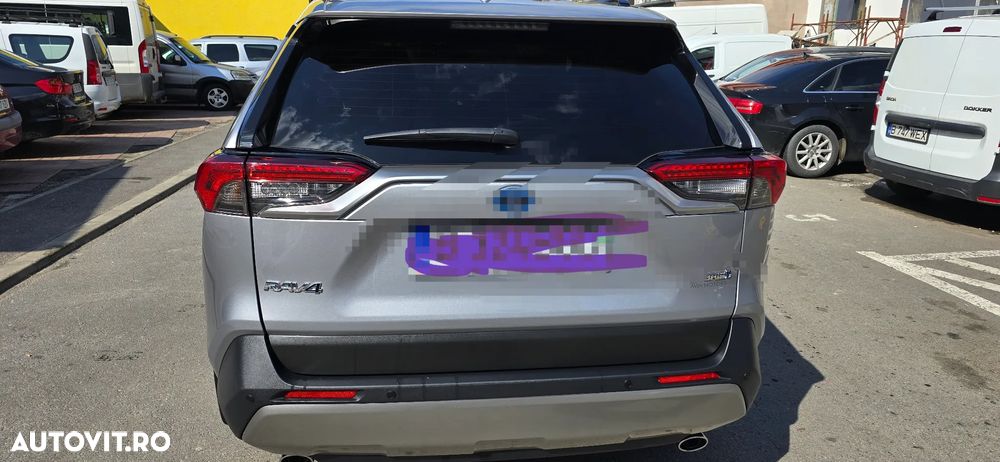 Toyota RAV4 - 6