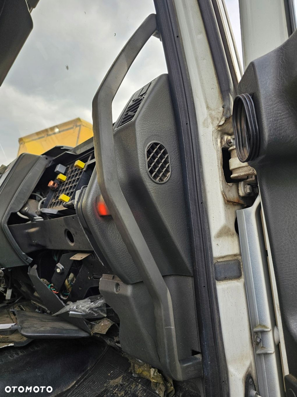 UCHWYT RĄCZKA KABINY PRAWA PRZEDNIA PRZÓD PRAWY IVECO EUROCARGO 92-02 rok