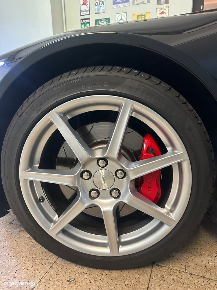 Aston Martin Vantage Roadster - 39