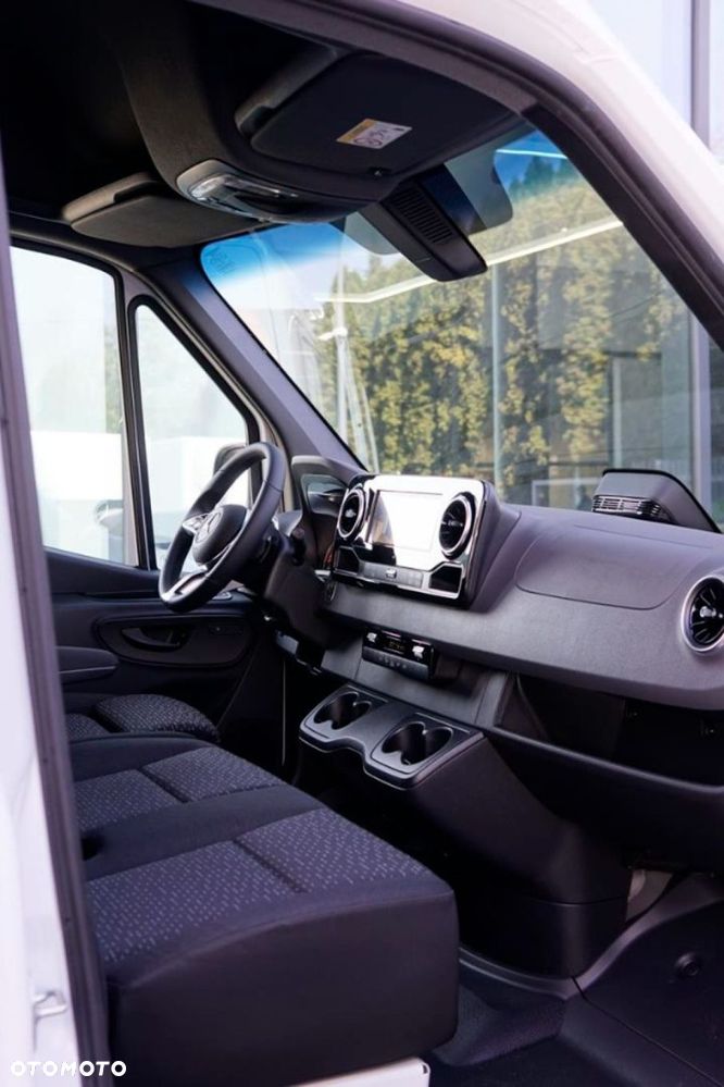 Mercedes-Benz Sprinter - 20