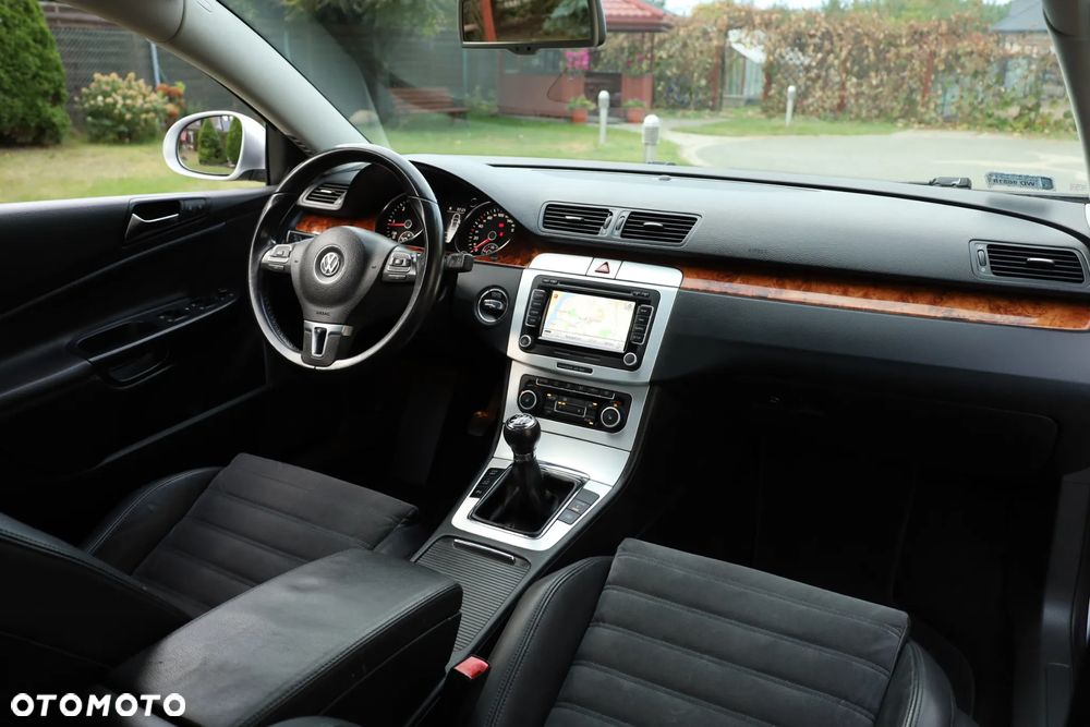 Volkswagen Passat 2.0 TDI DPF Highline - 14