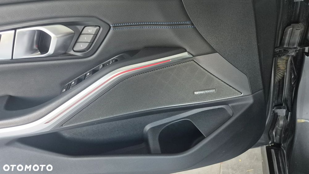 BMW Seria 3 330i M Sport - 5