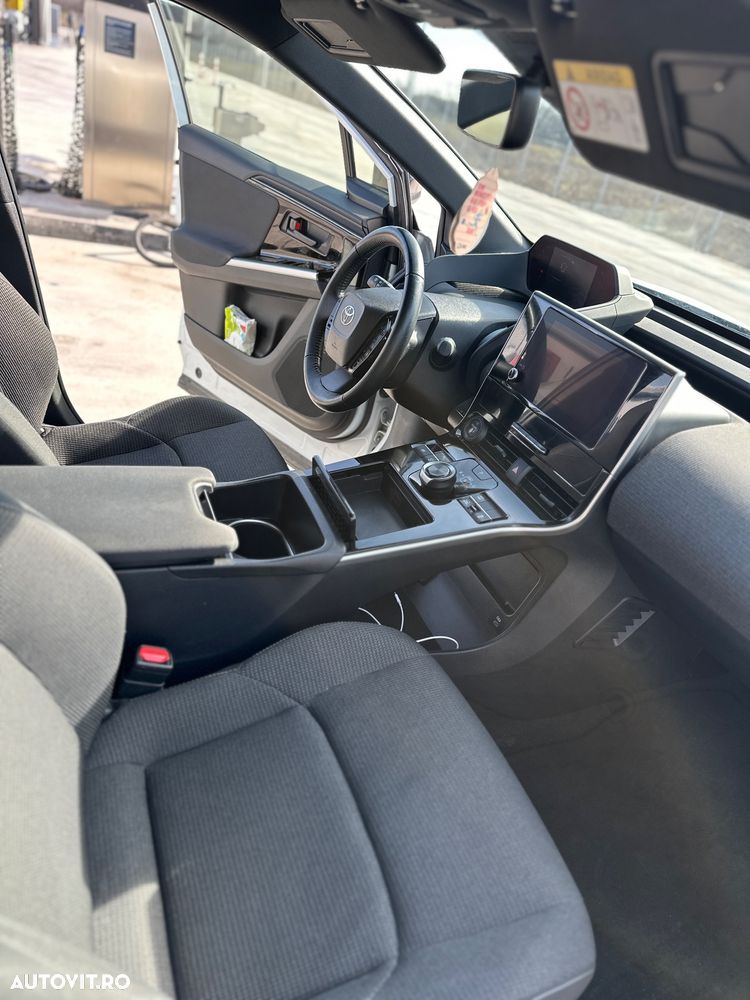 Toyota BZ4X 160 KW AWD (4x4) Dynamic - 11