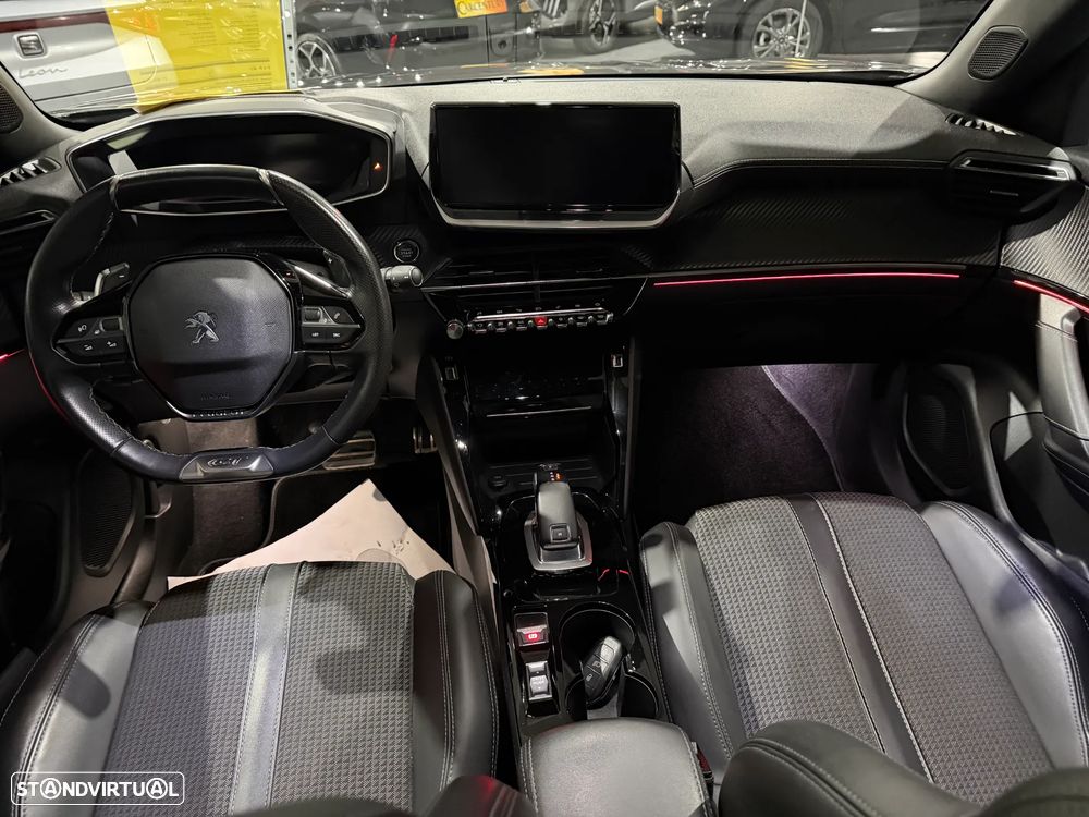 Peugeot 2008 PureTech 130 EAT8 GT - 5