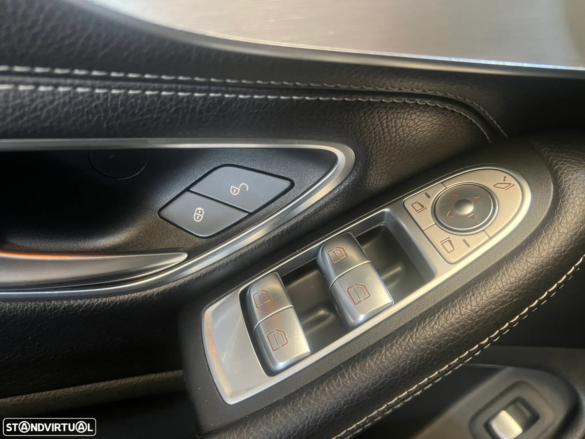 Mercedes-Benz C 220 d Coupe 9G-TRONIC AMG Line - 25
