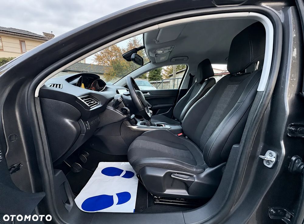 Peugeot 308 1.5 BlueHDi Allure S&S - 15