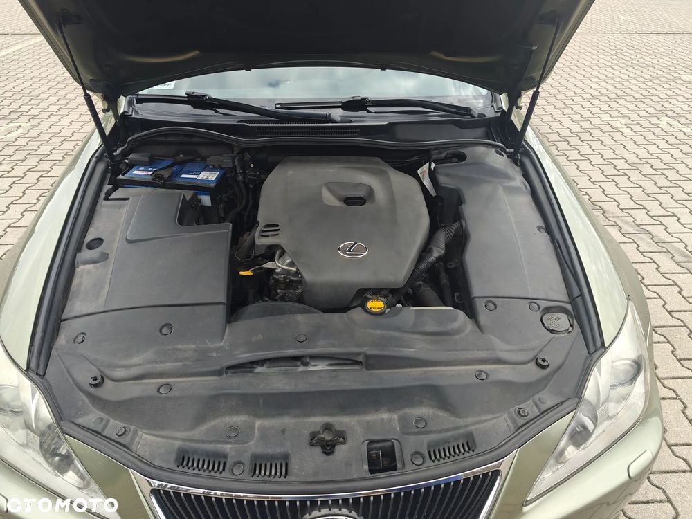 Lexus IS 220d - 8
