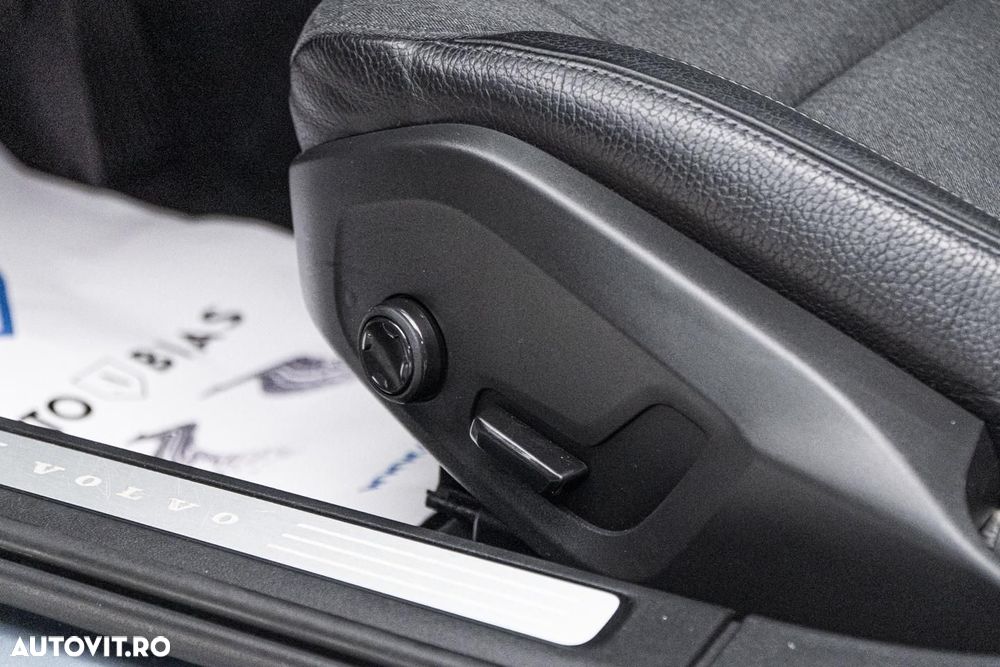 Volvo S90 D4 Geartronic Momentum Pro - 30