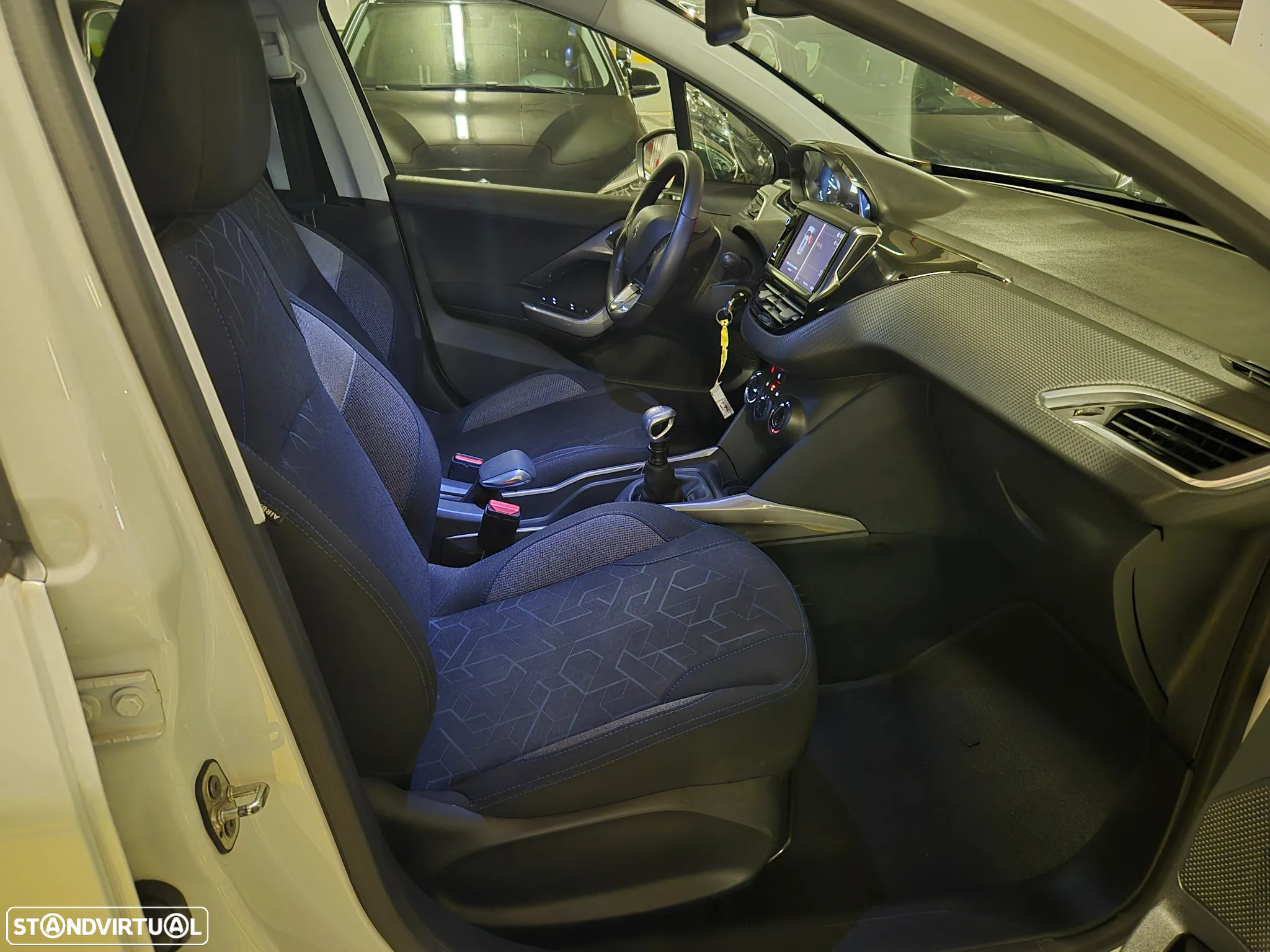 Peugeot 2008 1.5 BlueHDi Style - 17