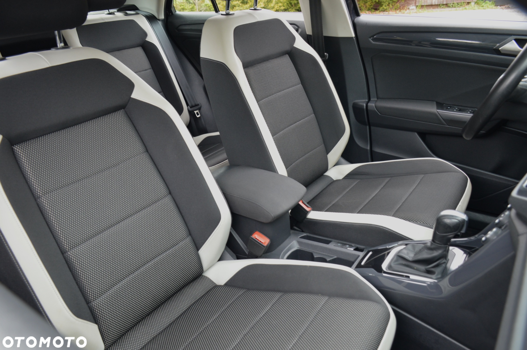 Volkswagen T-Roc 2.0 TDI SCR DSG Sport - 29